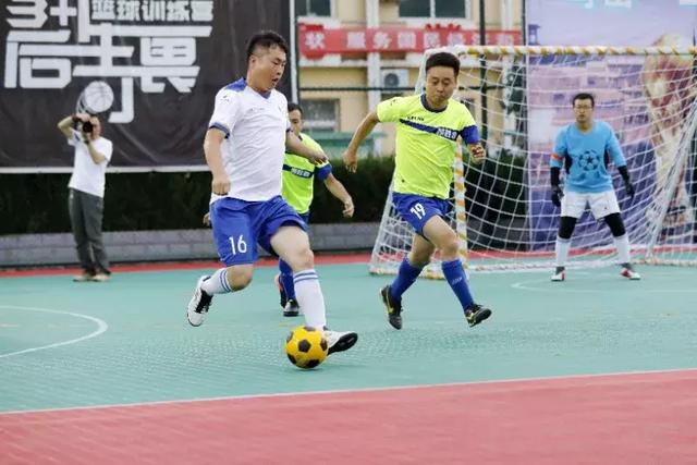 詹姆斯31+10库里38分里夫斯绝杀 湖人险胜勇士